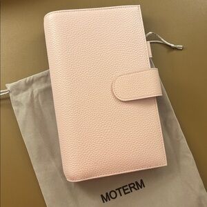 Moterm Companion Traveler's Notebook Planner Cover Standard Pebbled quartz pink